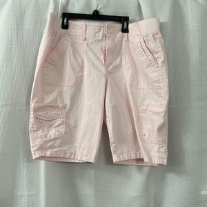 Gloria Vanderbilt Color pink.   Good condition.  Comfortable capri.  Cotton